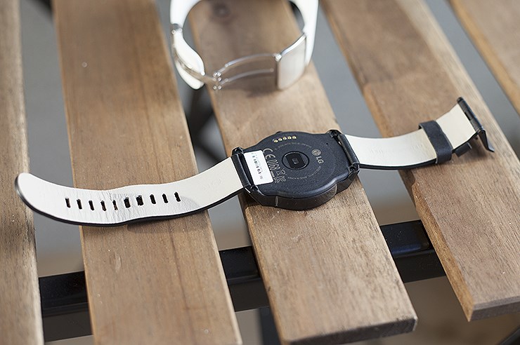 LG-G-Watch-R-smartwatch-pametan-sat-Android-Wear-recenzija-test-7.jpg